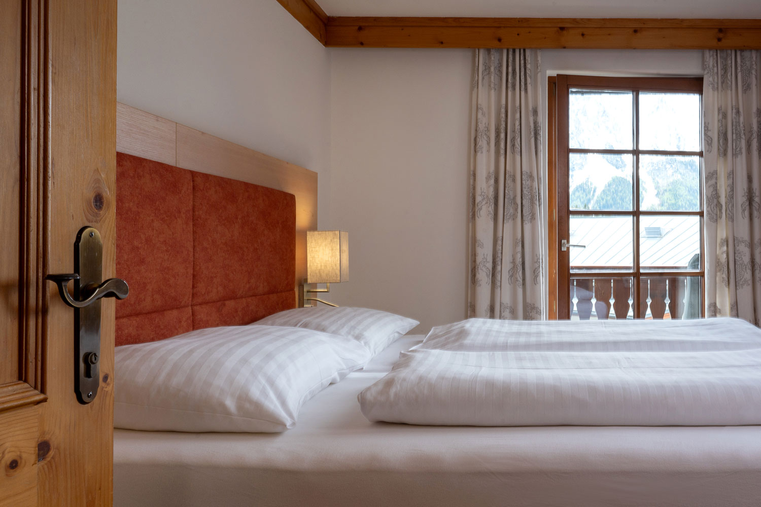 familienzimmer-schlafraum-bett-hechl-tauplitz