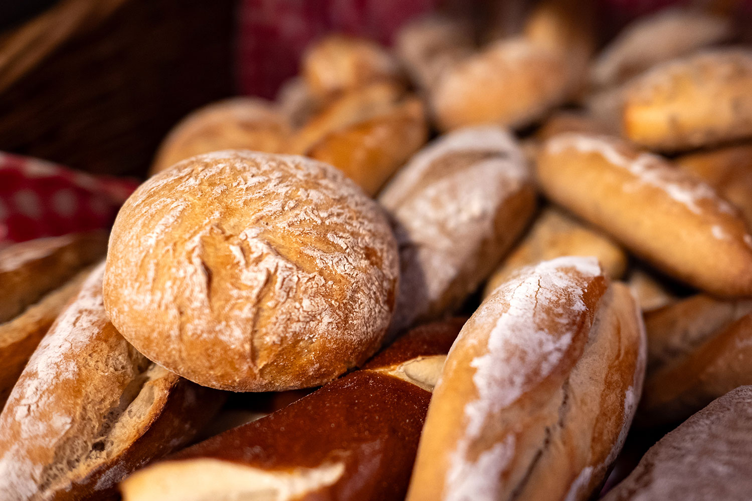 fruehstuecksbuffet-gebaeck-weckerln-hechl-tauplitz